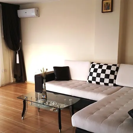 Bratanov In Lifestyle Deluxe Апартамент