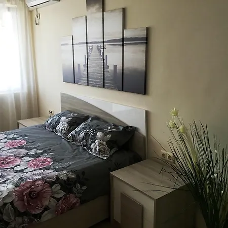 Апартамент Bratanov In Lifestyle Deluxe